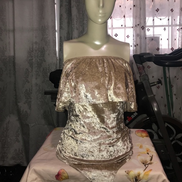 One piece Off the shoulder - Picture 3 of 3